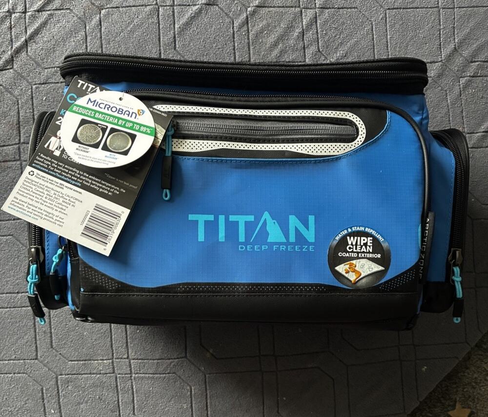 Titan Deep Freeze 12 Cans + Ice Cooler